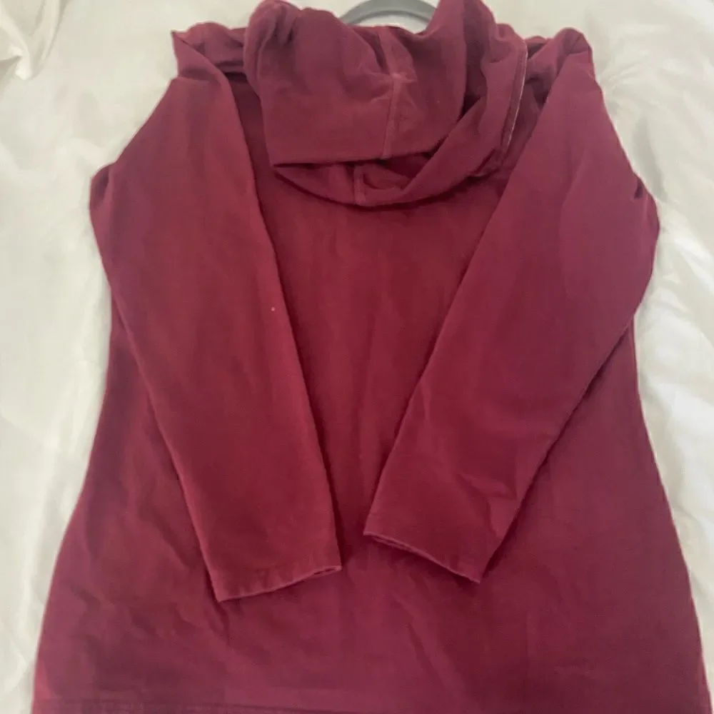 Sport Savvy women’s snap button burgundy jacket cream rivets size M